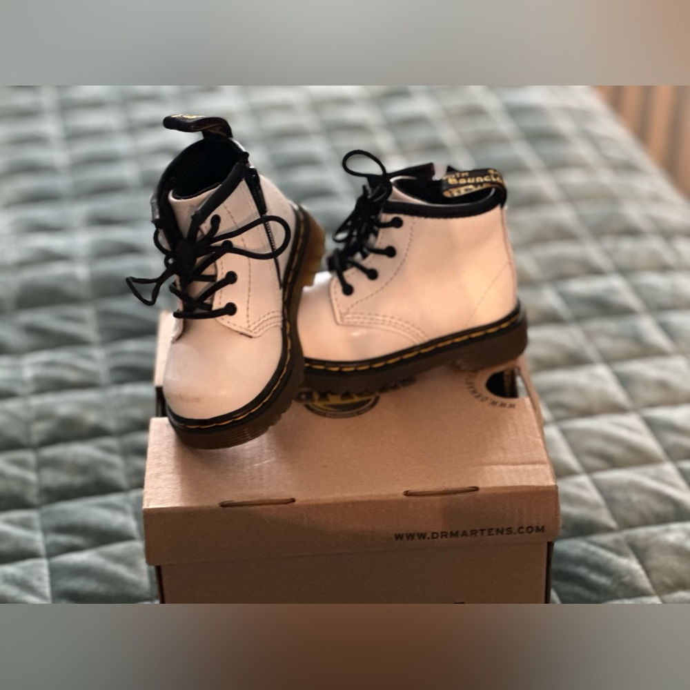 INFANT 1460 LEATHER LACE UP BOOTS